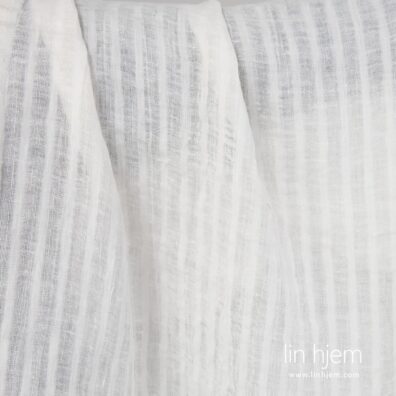 Stripete hvitt linstoff, vasket.