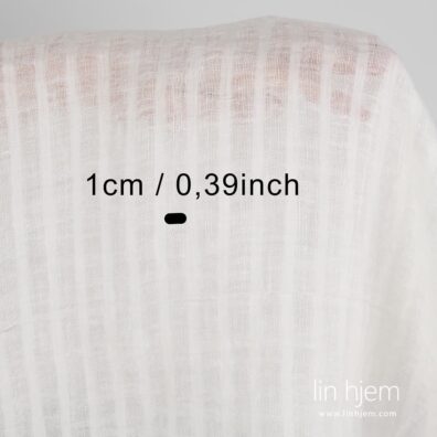 Vasket 100% linstoff i gjennomsiktige striper.