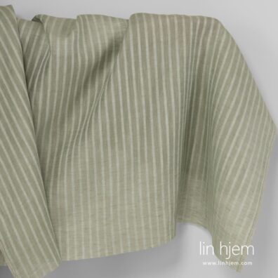 Grønnaktig linstoff i gjennomsiktige striper.