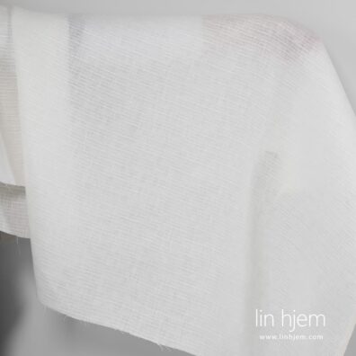 100% linstoff i hvit farge, med striper.