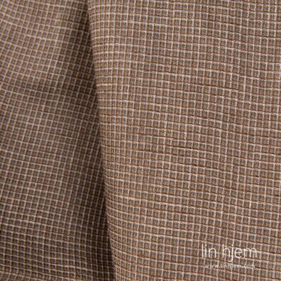 100% linstoff i brun farge, vaffel.