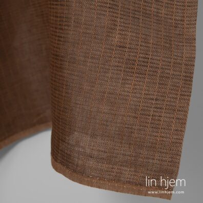 Brunt 100% linstoff, mønstret.