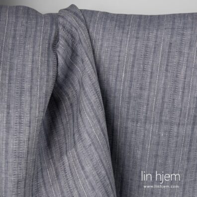 Blåaktig grått linstoff i striper.