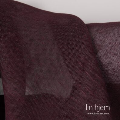 Brunt-rødt linstoff.