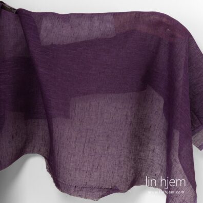 Gjennomsiktig lilla linstoff.