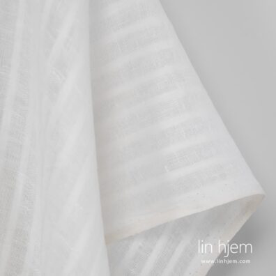 Stripete hvitt linstoff.