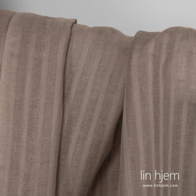 Stripete linstoff i grå farge.