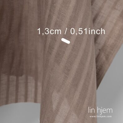 Grå farget 100% linstoff med striper.