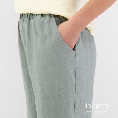 Grønnaktig grå bukse av lin.