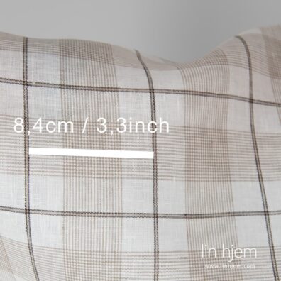 Brunaktig linstoff i ruter.