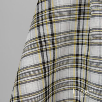 Rutete linstoff i svarte og gule ruter.