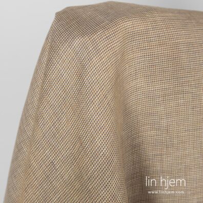 Brunt 100% linstoff i ruter.