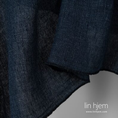 Vasket 100% linstoff i blå farge.