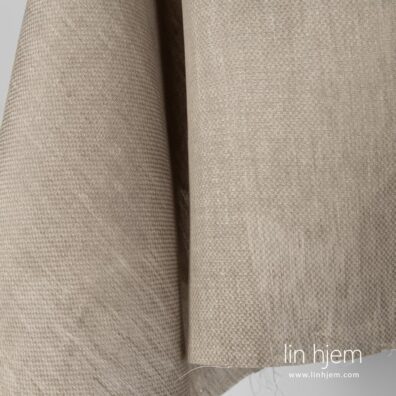 Beige farget 100% linstoff.