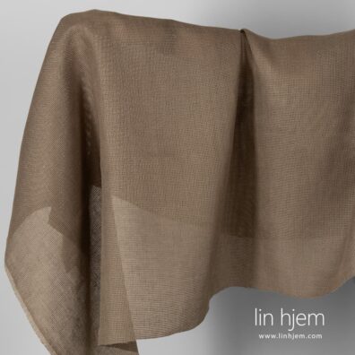 Brunaktig gjennomsiktig linstoff.