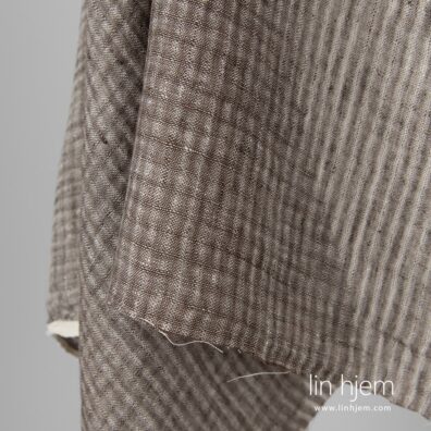 Brun farget 100% linstoff, vasket.