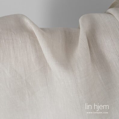 100% linstoff i gulaktig brun farge.