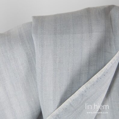 Stripete 100% linstoff i blåaktig grå.