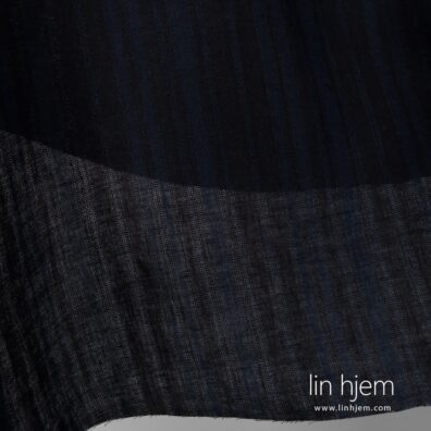 Stripete 100% linstoff, svart.