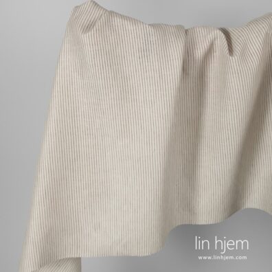 Brunaktig stripete linstoff.