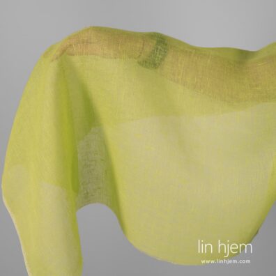 Gjennomsiktig linstoff i lys grønn farge.