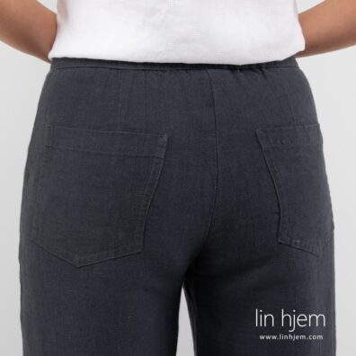 100% linbukse i mørk grå farge.