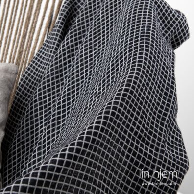 Linpledd i svart farge.