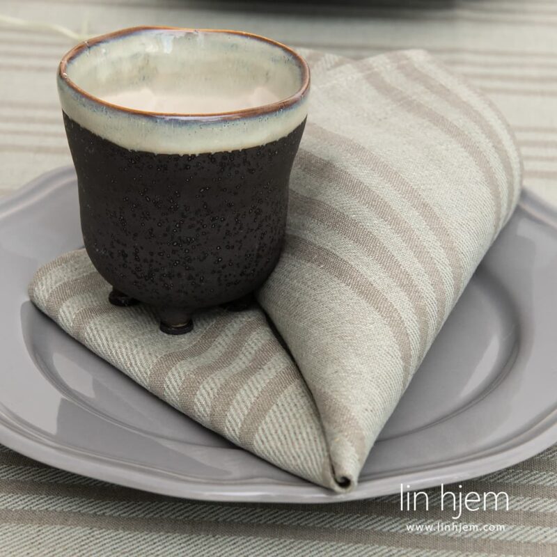 GRASA gr&oslash;nnaktig serviett.