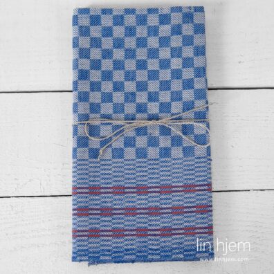 Hvitt-blått kjøkkenhåndkle.