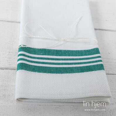 Grønt stripete kjøkkenhåndkle.