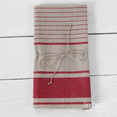 Håndkle med røde striper.