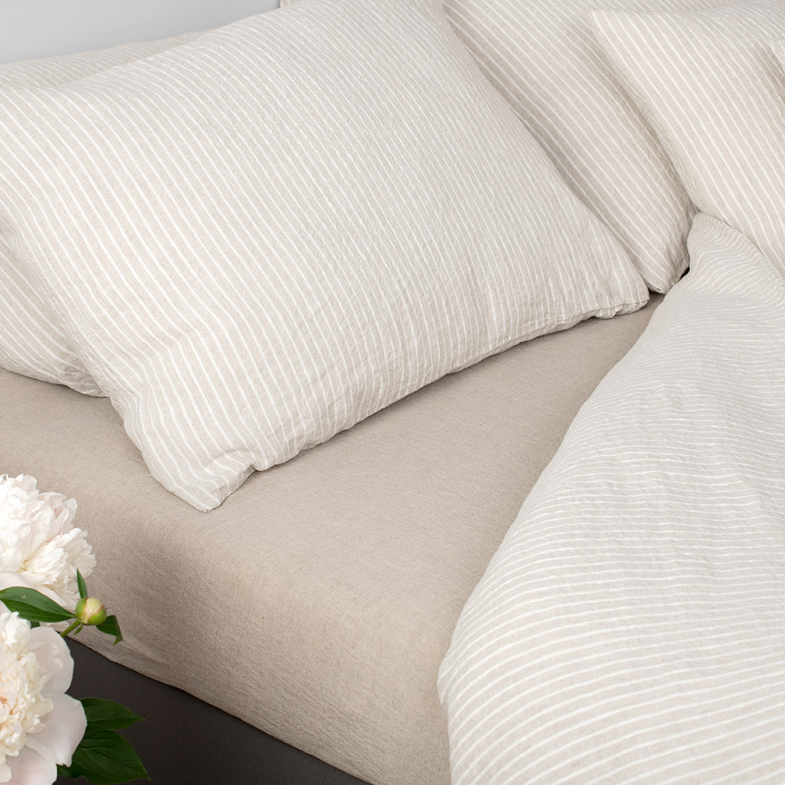 Lysebrunt sengesett.