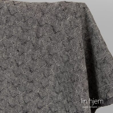 100% linstoff i svart farge.