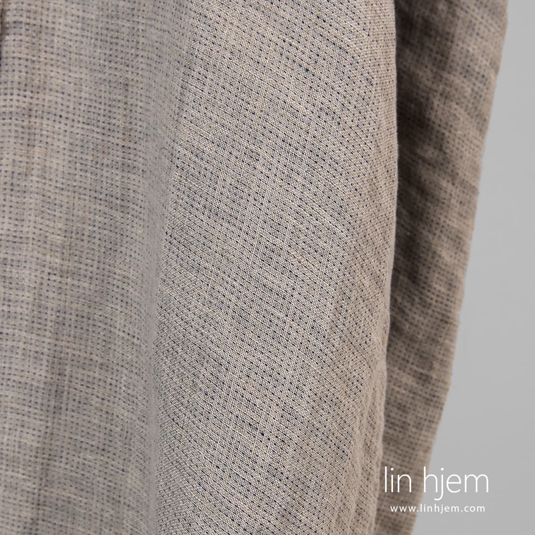 Vasket blått-grått tosidig linstoff.