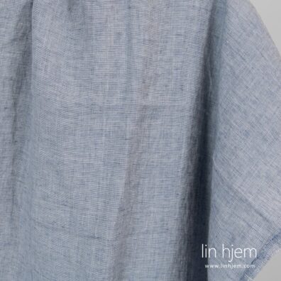 Blåaktig grått linstoff i ruter.
