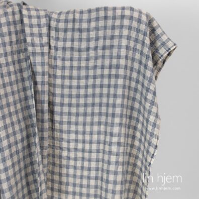 Vasket linstoff i gulaktig blå ruter.