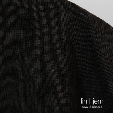 Mønstret svart halvlin stoff, vasket.