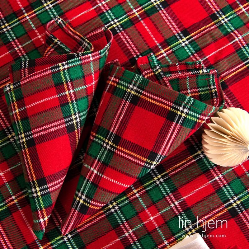 Scarlet rutete serviett.