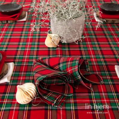 Rutete rød, grønn serviett.