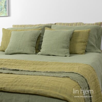 100% lin sengesett i lys grønn farge.