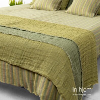 AMAZON grønt sengeteppe.