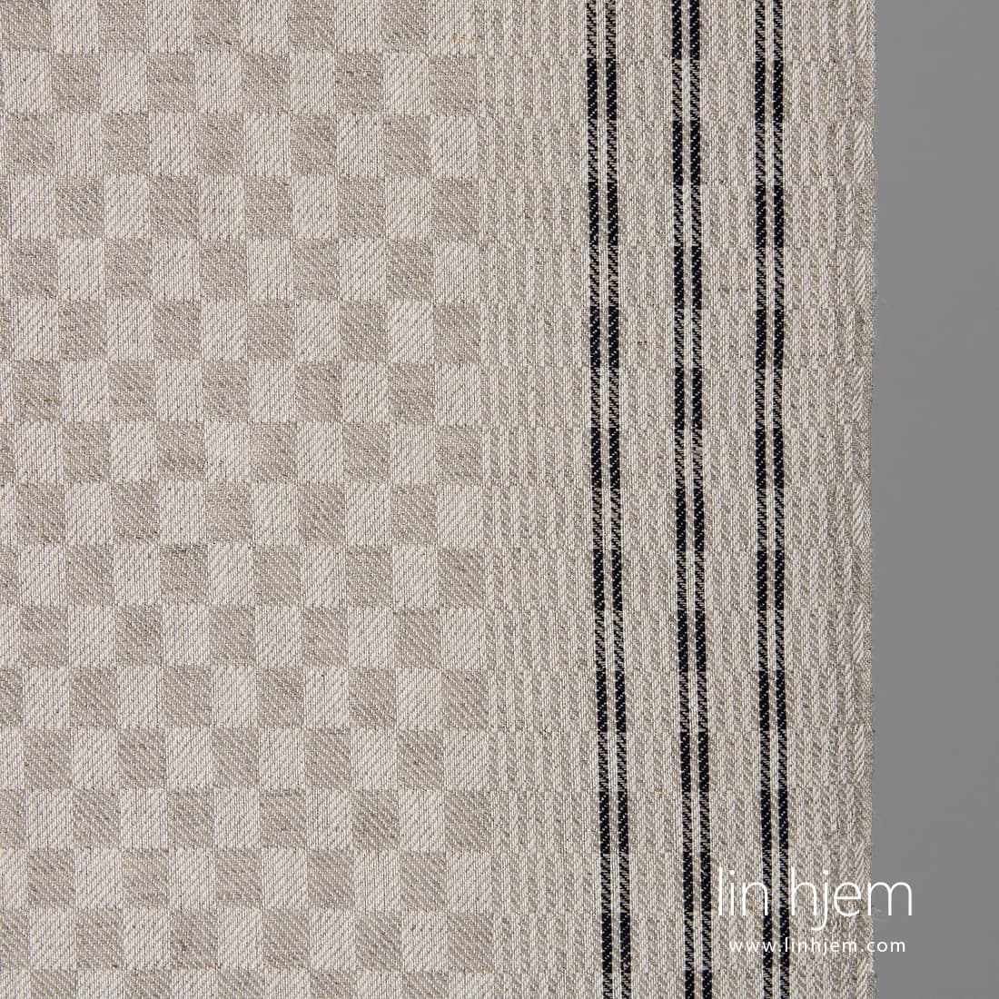 Rutete grått halvlin stoff.