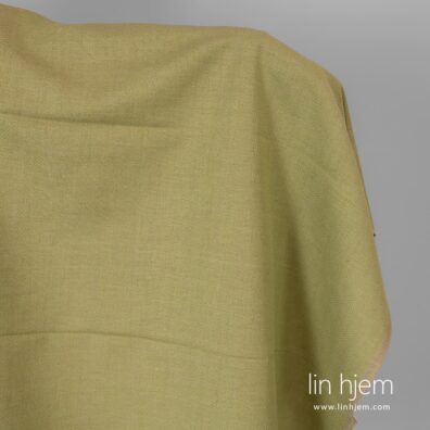 Halvlin stoff i grønne romber.