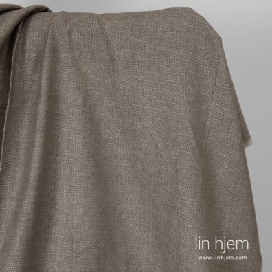 Halvlin stoff i brune romber.