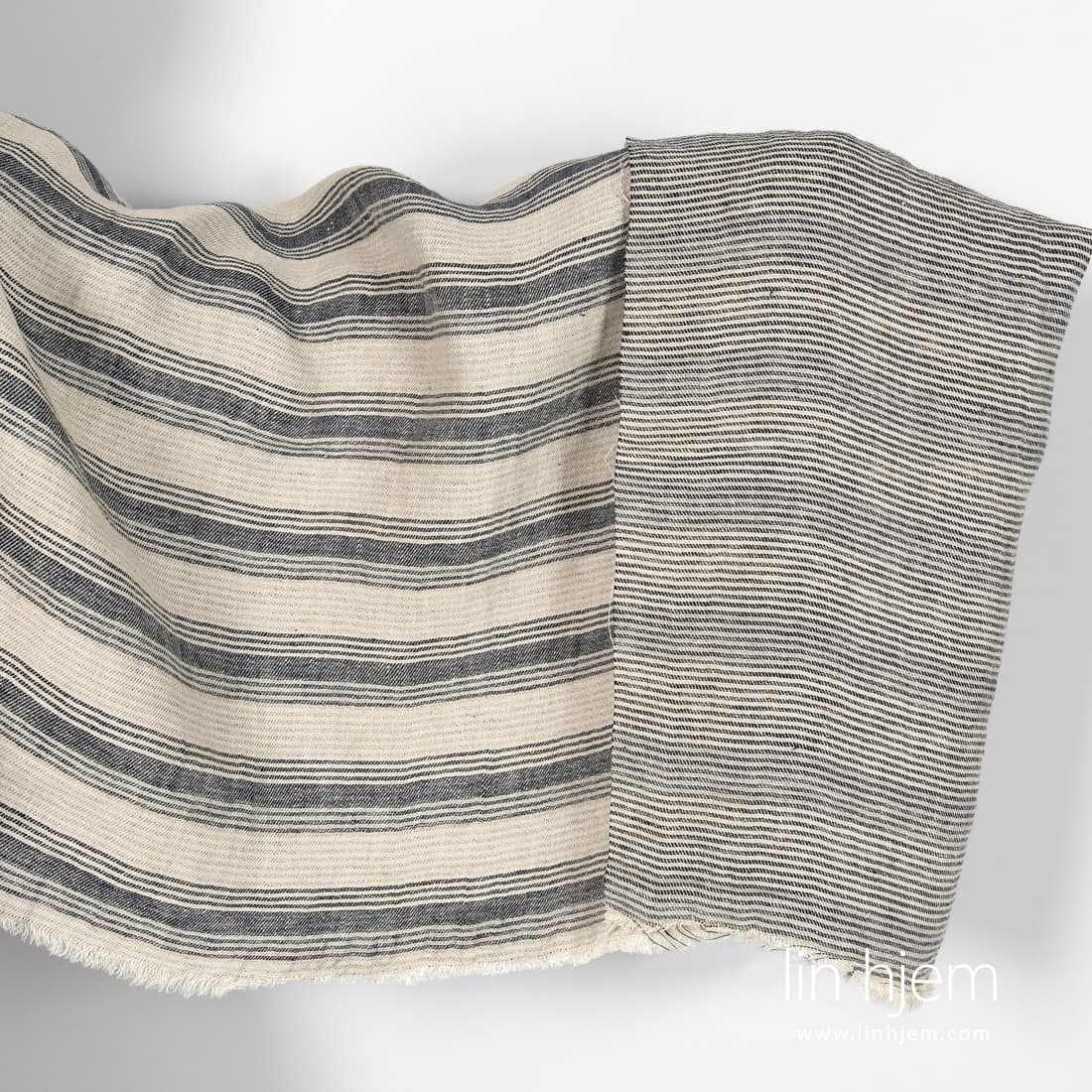 Tosidig stripete linstoff vasket.