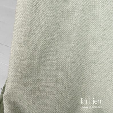 Halvlin stoff i grønnaktig farge.