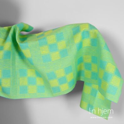 Halvlin stoff i blå og gule ruter.