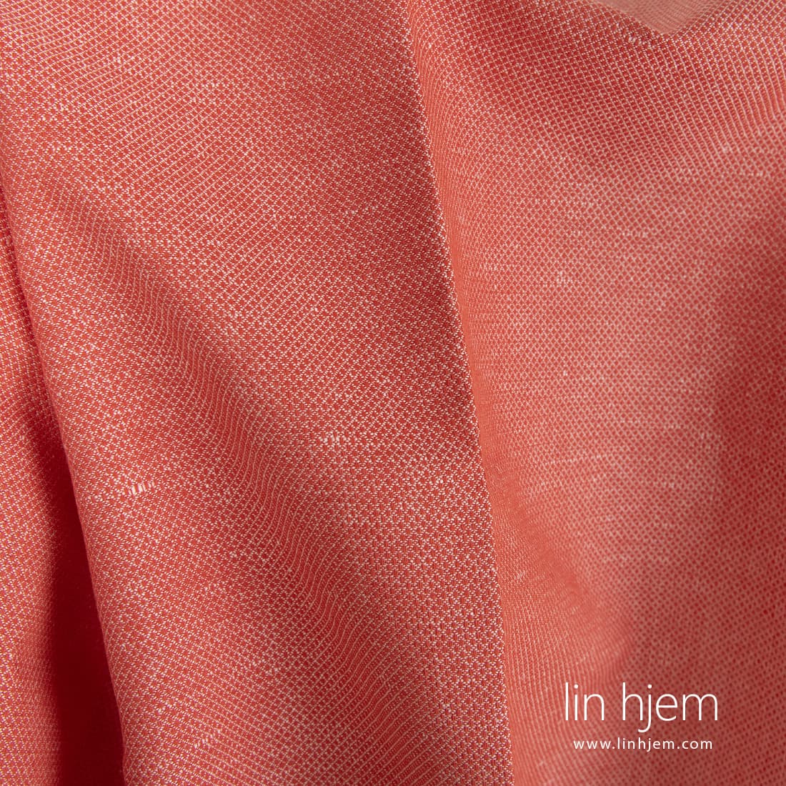 Mønstret lin-bomulls stoff i rød farge.