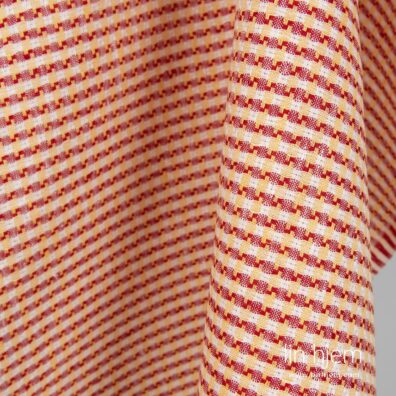 100% linstoff røde gule ruter.