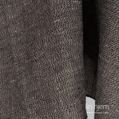 Mønstret halvlin stoff i svart farge.